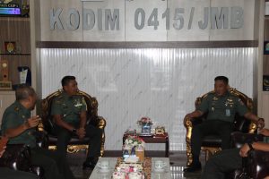 Dandim 0415/Jambi Sambut Kunjungan Kerja Tim Dalproggar TNI-AD di Kodim 0415/Jambi.*