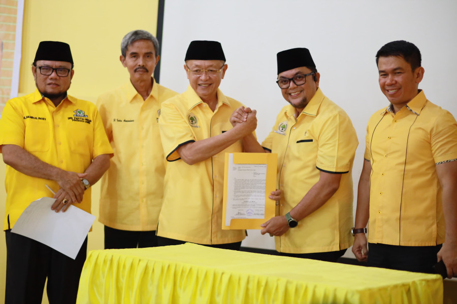 DPD Golkar Serahkan SK Penetapan Pimpinan DPRD, Ivan Wirata Wakil Ketua DPRD Provinsi Jambi.